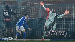 Ac Milan Beats Como Maignan Heroics Closes Gap Inter 