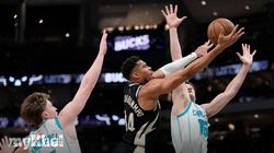 Giannis Antetounmppo Late Dunk Bucks Win Hornets 2026 