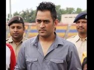 ಬಿರಿಯಾನಿಗಾಗಿ ಕಿತ್ತಾಡಿ ಹೋಟೆಲ್ ಬಿಟ್ಟ ಧೋನಿ!