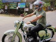 ಬುಲೆಟ್ ಏರಿ ದಂಡ ತೆತ್ತ ರಾಂಚಿ ರಾಜಕುಮಾರ ಧೋನಿ