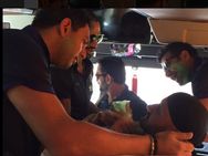 ಬಸ್ಸಿನಲ್ಲೇ ಟೀಂ ಇಂಡಿಯಾದ ರಂಗು ರಂಗಿನ ಹೋಳಿ!