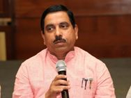 ಸಾವಿರ ರನ್ ಸರದಾರ ಪ್ರಣವ್ ಪರ ಪ್ರಹ್ಲಾದ್ ಜೋಶಿ ಬ್ಯಾಟಿಂಗ್!