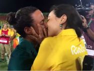 ರಗ್ಬಿ ಆಟಗಾರ್ತಿ ಮದ್ವೆಗೆ ಗೆಳತಿಯ ಚುಂಬನ ಮುದ್ರೆ