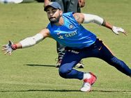 ಗಾಯಗೊಂಡಿರುವ ಕೊಹ್ಲಿ ಭುಜಕ್ಕೆ 'ಐಸ್ ಪ್ಯಾಕ್' ಟ್ರೀಟ್ ಮೆಂಟ್