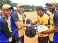 ಕೊಳಗೇರಿ ತಂಡಗಳದೊಂದಿಗೆ ಕ್ರಿಕೆಟ್ ಆಡಿದ ಮೈಸೂರು ವಾರಿಯರ್ಸ್