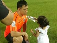 ಬೆಕಮ್ ಆದ ಧೋನಿ, ಅಪ್ಪನಿಗೆ ನೀರು ಕುಡಿಸಿದ ಝೀವಾ