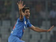 ಸೆಹ್ವಾಗ್ ಹಾದಿಯಲ್ಲಿ ನೆಹ್ರಾ, ಸ್ವಾಗತ ಕೋರಿದ ಲಕ್ಷ್ಮಣ್