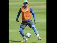 ನ್ಯೂಜಿಲೆಂಡ್ ಆಟಗಾರರೊಂದಿಗೆ ಧೋನಿ 'ಲೆಗ್ ವಾಲಿಬಾಲ್'