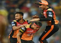 ಮುಂಬೈ ಬಿಗಿ ಬೌಲಿಂಗ್‌ಗೆ ತತ್ತರಿಸಿದ ಹೈದರಾಬಾದ್