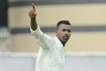 ದಾಖಲೆಯ 5 ವಿಕೆಟ್ ಗಳಿಸಿ, ಟೀಕಾಕಾರಿಗೆ ಟಾಂಗ್ ಕೊಟ್ಟ ಪಾಂಡ್ಯ