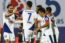 ಐಎಸ್‌ಎಲ್: ಬೆಂಗಳೂರು ಪರ ಛೆಟ್ರಿ ಜೋಡಿ ಗೋಲು, ಪುಣೆಗೆ ಸೋಲು!