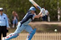 ವೈರಲ್ ವಿಡಿಯೋ: ಧೋನಿಯ ಹೆಲಿಕಾಪ್ಟರ್ ಶಾಟ್ ಕದ್ದ ಆಸೀಸ್‌ನ ಸ್ಮಿತ್!