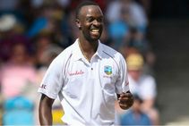 ರೊಚ್ಚಿಗೆದ್ದ ರೋಚ್, ಬರೀ 77 ರನ್‌ಗೆ ಟೆಸ್ಟ್ ಇನ್ನಿಂಗ್ಸ್‌ ಮುಗಿಸಿದ ಇಂಗ್ಲೆಂಡ್!