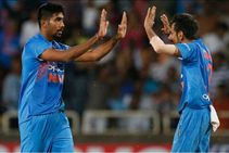 ಭಾರತ vs ಆಸೀಸ್: ಬೂಮ್ರಾ, ಚಾಹಲ್ ಇಬ್ಬರಲ್ಲಿ ದಾಖಲೆ ಬರೆಯೋರ್ಯಾರು?