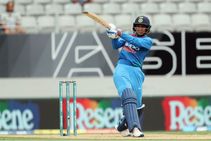 ಏಕದಿನ: ಮಂಧಾನ-ಜೂಲನ್ ಸಾಹಸ, ಇಂಗ್ಲೆಂಡ್ ವಿರುದ್ಧ ಭಾರತಕ್ಕೆ ಜಯ