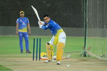 IPL 2019: ಅಭ್ಯಾಸದ ವೇಳೆ ಅದ್ಭುತ ಸಿಕ್ಸ್ ಸಿಡಿಸಿದ ಧೋನಿ-ವಿಡಿಯೋ