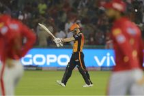 'ಮಂಕಡಿಂಗ್' ಅಶ್ವಿನ್‌ನ ವಿಭಿನ್ನವಾಗಿ ಅಣಕಿಸಿದ ವಾರ್ನರ್: ವಿಡಿಯೋ