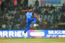 ಐಪಿಎಲ್‌ನಿಂದ ಹೊರಬಿದ್ದ ಡೆಲ್ಲಿ ಕ್ಯಾಪಿಟಲ್ಸ್ ವೇಗಿ ಹರ್ಷಲ್ ಪಟೇಲ್