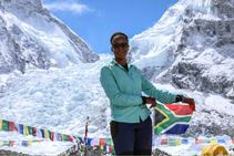 ಮೌಂಟ್‌ ಎವರೆಸ್ಟ್‌ ಹತ್ತಿದ ಕಪ್ಪು ವರ್ಣದ ಮೊದಲ ಆಫ್ರಿಕನ್‌ ಮಹಿಳೆ!