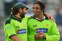 ಕ್ರಿಕೆಟ್‌: ಶಾಹಿದ್‌ ಅಫ್ರಿದಿ ಪರ ಶೊಯೇಬ್‌ ಅಖ್ತರ್‌ ಬ್ಯಾಟಿಂಗ್‌