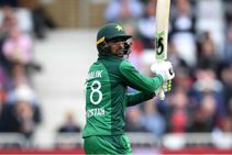 ವಿಲಕ್ಷಣ ಹೊಡೆತಕ್ಕೆ ಬಲಿಯಾದ ಶೋಯೆಬ್ ಮಲಿಕ್: ವೈರಲ್ ವಿಡಿಯೋ