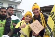 ಪಂದ್ಯಶ್ರೇಷ್ಠ ಪ್ರಶಸ್ತಿ ಪಡೆದುಕೊಂಡ ಬಳಿಕ ವಾರ್ನರ್ ಮಾಡಿದ್ದೇನು ಗೊತ್ತೇ?