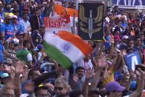 ಧೋನಿ ಬೆಂಬಲಿಸಿ 'ಬಲಿದಾನ್‌ ಬ್ಯಾಡ್ಜ್‌' ಪ್ರದರ್ಶಿಸಿದ ಅಭಿಮಾನಿಗಳು!