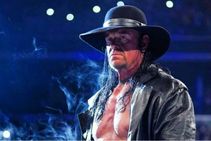 ರೋಮನ್ ರೇನ್ಸ್ ಉಳಿಸಲು ರಿಂಗ್‌ಗೆ ಮರಳಿದ ಅಂಡರ್ ಟೇಕರ್: ವಿಡಿಯೋ