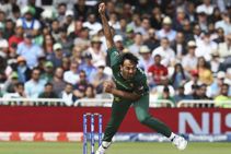 ಭಾರತ ವರ್ಸಸ್ ಪಾಕಿಸ್ತಾನ : 5 ವಿಕೆಟ್ ಕಬಳಿಸಿದ ಕಲಿಗಳು