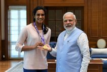 ವಿಶ್ವ ಚಾಂಪಿಯನ್ ಪಿವಿ ಸಿಂಧು ಭೇಟಿಯಾದ ಪ್ರಧಾನಿ ನರೇಂದ್ರ ಮೋದಿ