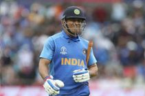 ಮಾಜಿ ನಾಯಕ ಎಂಎಸ್ ಧೋನಿ ವೃತ್ತಿ ಬದುಕು ಮಸುಕು ಮಸುಕು!