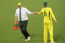 ಪಂದ್ಯದ ವೇಳೆ ವಾಟರ್‌ ಬಾಯ್‌ ಆಗಿ ಮೈದಾನಕ್ಕಿಳಿದ ಆಸ್ಟ್ರೇಲಿಯಾ ಪ್ರಧಾನಿ!