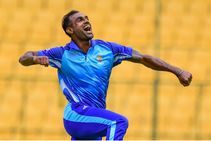 ಓ....ಮೈ... ಗಾಡ್... ಆರು ಬಾಲ್‌ಗೆ ಐದು ವಿಕೆಟ್ ಕಿತ್ತ ಕರ್ನಾಟಕದ ಅಭಿಮನ್ಯು!!