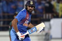 ಅಂಪೈರ್ ಎಡವಟ್ಟಿಗೆ ತಾಳ್ಮೆ ಕಳೆದುಕೊಂಡ ರೋಹಿತ್ ಶರ್ಮಾ: ವಿಡಿಯೋ