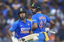 ಏಕದಿನ: ವಿಂಡೀಸ್ ಬ್ಯಾಟ್ಸ್‌ಮನ್‌ಗಳಿಗೆ ಶರಣಾದ ಟೀಮ್ ಇಂಡಿಯಾ