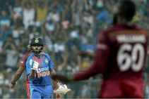 ಕೆಸ್ರಿಕ್‌ ಎಸೆತಕ್ಕೆ ಸಿಕ್ಸ್ ಚಚ್ಚಿ ಅಣಕಿಸಿದ ವಿರಾಟ್ ಕೊಹ್ಲಿ: ವೈರಲ್ ವೀಡಿಯೋ