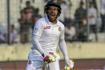 ಬಾಂಗ್ಲಾದೇಶ ಬ್ಯಾಟ್ಸ್‌ಮನ್ ಮುಷ್ಫಿಕರ್ ರಹೀಮ್ ಅಜೇಯ ದ್ವಿಶತಕದಾಟ