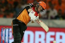 ಸುಮ್ಮನೆ ಕೂರಲಾಗದ ಡೇವಿಡ್ ವಾರ್ನರ್ ಮಾಡಿದ್ದೇನು ನೋಡಿ: ವೀಡಿಯೋ