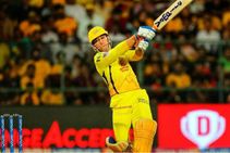 ಅಭ್ಯಾಸದಲ್ಲಿ ಬ್ಯಾಕ್‌ ಟು ಬ್ಯಾಕ್‌ ಸಿಕ್ಸ್‌ ಬಾರಿಸಿದ ಎಂಎಸ್ ಧೋನಿ: ವೀಡಿಯೋ