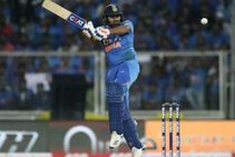 ಜನತಾ ಕರ್ಫ್ಯೂ: ಮನೆಯಲ್ಲೇ ಕ್ರಿಕೆಟ್ ಆಡಲು ರೋಹಿತ್‌ಗೆ ಜೊತೆಯಾಗಿದ್ಯಾರು! ವಿಡಿಯೋ