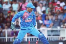 ಎಂಎಸ್ ಧೋನಿಯನ್ನು ನಿವೃತ್ತಿಯತ್ತ ತಳ್ಳಬೇಡಿ: ಇಂಗ್ಲೆಂಡ್ ಮಾಜಿ ನಾಯಕ