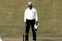 ಗ್ಲೌಸ್ ಧರಿಸಿದ್ದ ಅಂಪೈರ್‌ಗಳು ಇನ್ನು ಸ್ವೆಟರ್, ಸನ್‌ಗ್ಲಾಸ್ ಹಿಡಿದು ನಿಲ್ಲುವಂತಿಲ್ಲ