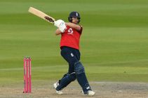 ಮಲನ್ ಅರ್ಧ ಶತಕ, ಆಸ್ಟ್ರೇಲಿಯಾ ವಿರುದ್ಧ ಇಂಗ್ಲೆಂಡ್‌ಗೆ ರೋಚಕ ಜಯ