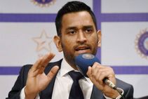 ಕ್ರೀಡಾ ಜಗತ್ತಿನಲ್ಲಿ ಧೋನಿ ಅತ್ಯಂತ ಗೌರವಾನ್ವಿತ ಸೆಲೆಬ್ರಿಟಿ: ಸಮೀಕ್ಷೆ