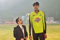 ಪಾಕ್ 'ಗಲಿವರ್' ಗುಜ್ಜರ್‌ಗೆ ವಿಶ್ವದ ಅತೀ ಎತ್ತರದ ಬೌಲರ್ ಆಗುವಾಸೆ!