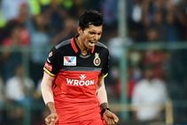 ಆರ್‌ಸಿಬಿ ವೇಗಿ ನವದೀಪ್ ಸೈನಿ ಶೂನಲ್ಲಿ ಏನು ಬರೆದಿದೆ ಗೊತ್ತಾ?!