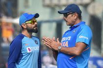 ಭಾರತ vs ಆಸ್ಟ್ರೇಲಿಯಾ: ಯುಎಇ ತಲುಪಿದ ಕೋಚ್ ರವಿ ಶಾಸ್ತ್ರಿ