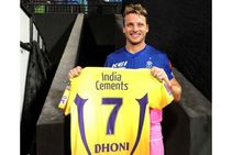 ಧೋನಿಯ ಅಭಿಮಾನಿ ಬಟ್ಲರ್: ಪಂದ್ಯ ಮುಗಿದ ಬಳಿಕ ಮಾಹಿಯಿಂದ ಜರ್ಸಿ ಗಿಫ್ಟ್‌