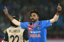 ತಂದೆಯ ಕನಸನ್ನು ಪೂರೈಸಲು ತಂಡದ ಜೊತೆಗೆ ಉಳಿದುಕೋ: ತಾಯಿಯ ಮಾತು ನೆನಪಿಸಿದ ಸಿರಾಜ್