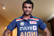 ಮೊದಲ ಬಾರಿ ಟೀಮ್ ಇಂಡಿಯಾ ಜರ್ಸಿ ತೊಟ್ಟು ಸಂಭ್ರಮಿಸಿದ ನಟರಾಜನ್